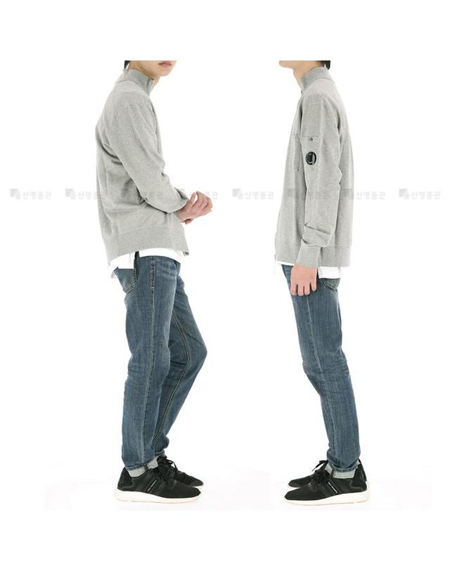씨피 컴퍼니 씨피컴퍼니 렌즈 와펜 20CMSS021A M94 CP 컴퍼니 남성 스웨트셔츠 집업 남성 코튼 자켓 착용컷