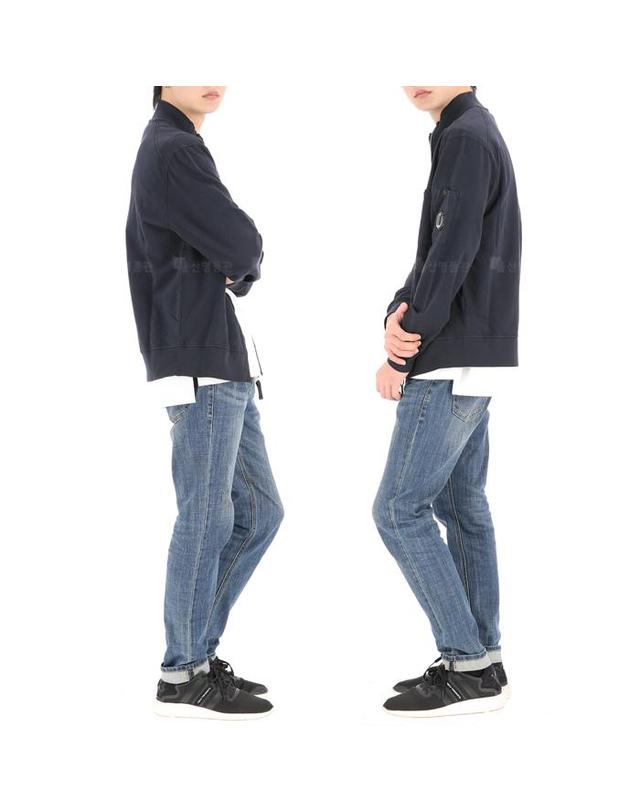 씨피 컴퍼니 씨피컴퍼니 렌즈와펜 20CMSS021A 888 CP컴퍼니 집업 스웨트 셔츠 착용컷