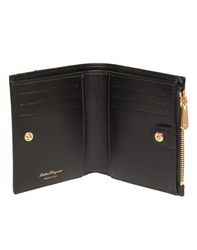 살바토레 페라가모 FERRAGAMO 페라가모 반지갑 22E009 0734500 NERO / 여성 반지갑 착용컷