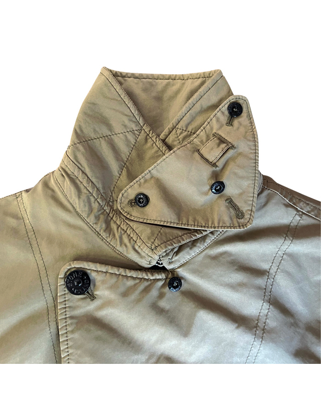 스톤아일랜드 STONE ISLAND 스톤 아일랜드 트렌치코트 811542149 V0094 / 남성 경량 패딩 하프 코트 착용컷
