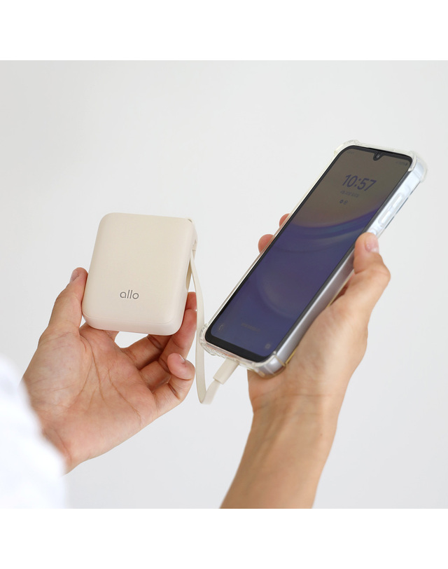 알로코리아 알로코리아 큐브 미니 초고속충전 일체형 보조배터리 35W 10000mAh 1001PPS 착용컷