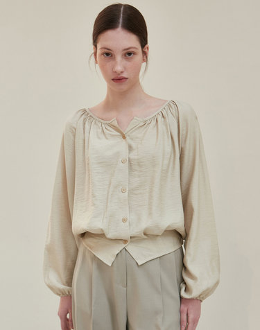 PIN TUCK SHIRRING BLOUSE_BEIGE