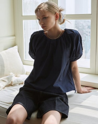 PUFF SHOULDER HALF BLOUSE_NAVY