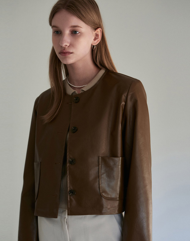 얀13 LEATHER ROUND JACKET_BROWN 착용컷
