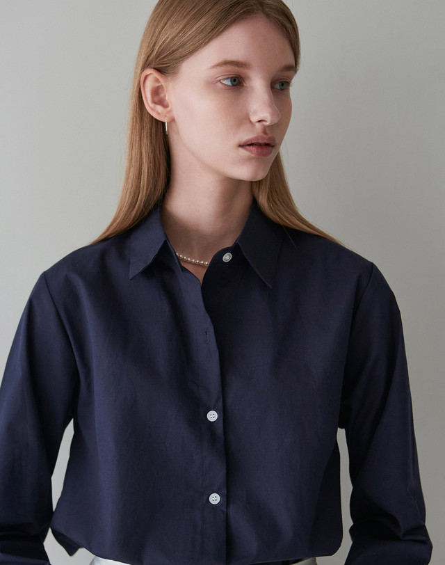 얀13 ESSENTIAL STANDARD SHIRT_NAVY 착용컷