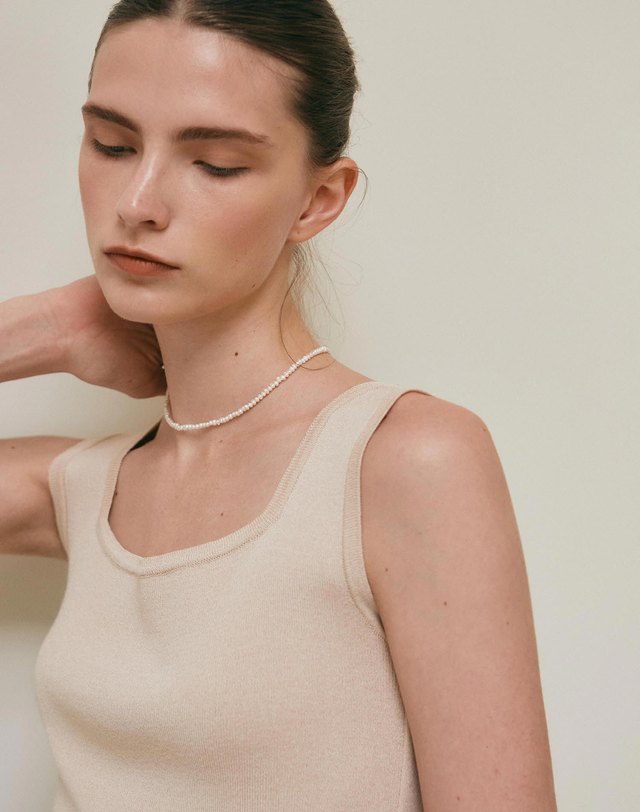 얀13 DEEP SQUARE NECK SLEEVELESS_3 COLOR 착용컷