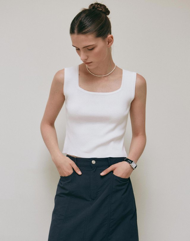 얀13 DEEP SQUARE NECK SLEEVELESS_3 COLOR 착용컷