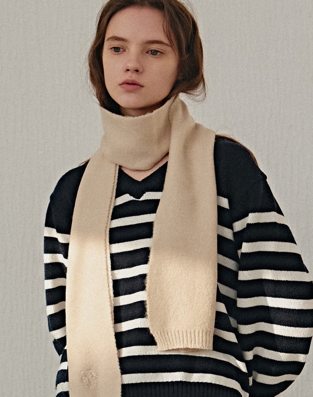 얀13 MINIMAL SOFT MUFFLER_BLACK 착용컷
