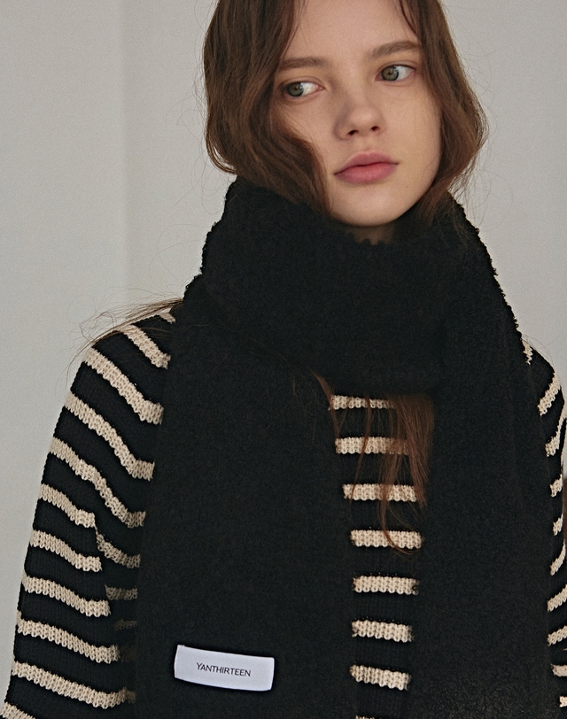 얀13 FLUFFY DEEP MUFFLER_CREAM 착용컷