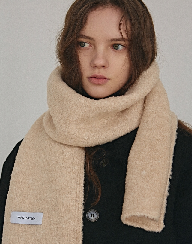 얀13 FLUFFY DEEP MUFFLER_CREAM 착용컷
