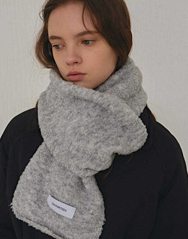 얀13 FLUFFY DEEP MUFFLER_CREAM 착용컷
