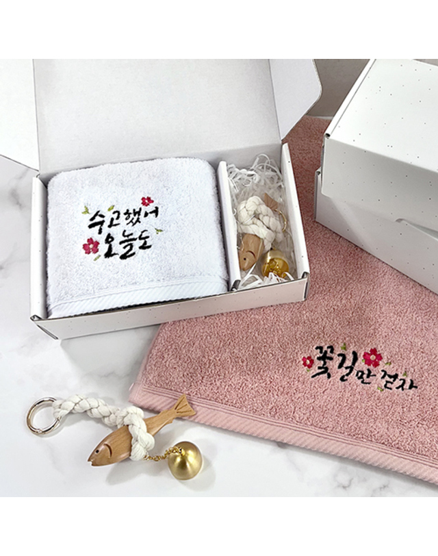 송월타올 집들이 개업 이사 신년 축하 선물세트(럭키180g1+액막이 명태 도어벨 현관종1) 풍경 인테리어 답례품 착용컷