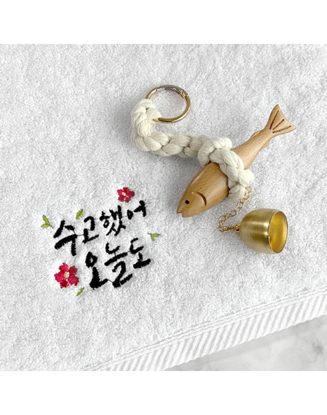 송월타올 집들이 개업 이사 신년 축하 선물세트(럭키180g1+액막이 명태 도어벨 현관종1) 풍경 인테리어 답례품 착용컷