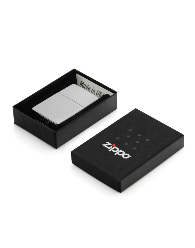 지포 지포 ZP250 클래식 하이폴리쉬 크롬 라이터 착용컷