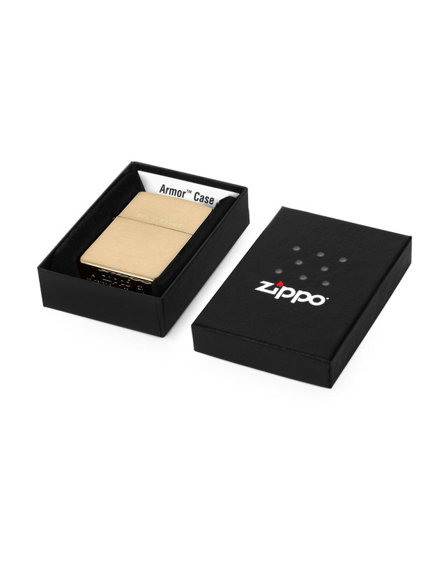 지포 지포 ZP204 클래식 브러시드 솔리드 라이터 착용컷