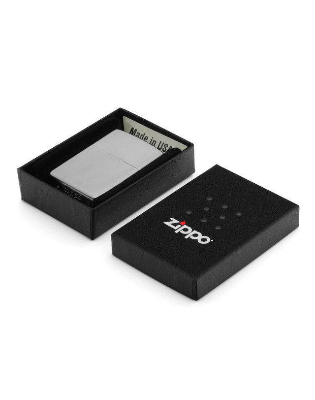지포 지포 ZP205 클래식 새틴 크롬 라이터 착용컷