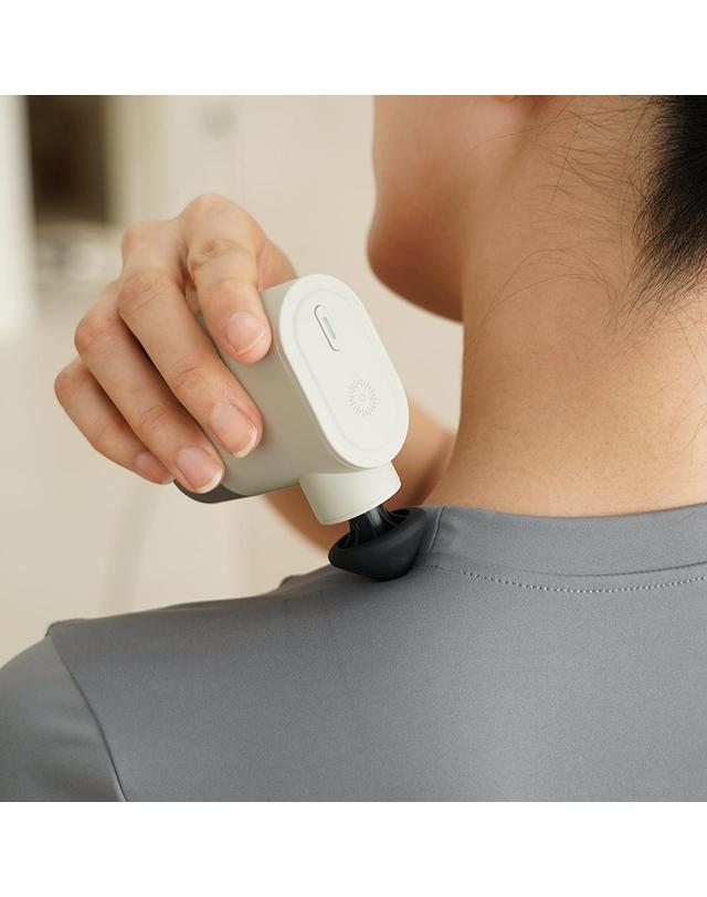 한경희생활과학 한경희 [HAAN] 한경희 Easy Massager 미니 마사지건 HTH-MG300 착용컷