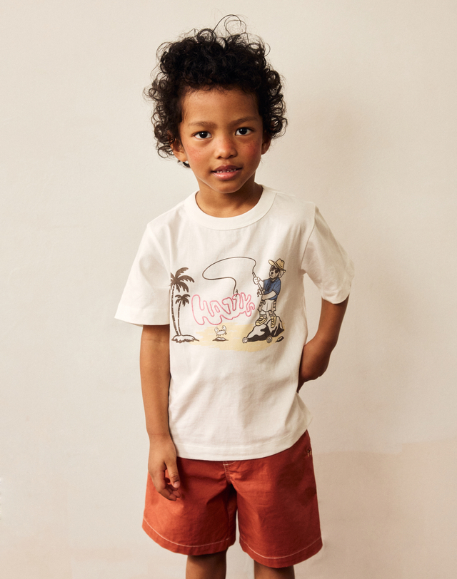 헤지스 키즈 [헤지스키즈] 화이트 반팔 그래픽 티셔츠 흰색 착용컷