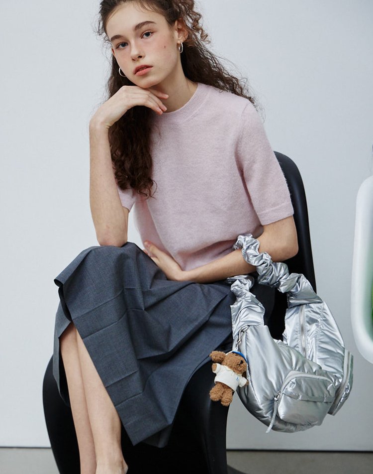 [헤지스ACC] [해유PICK][PUPPY] 유니섹스 실버 나일론 패딩 투포켓 숄더백 L (퍼피참SET구성) HIBA4FH22 이미지 2