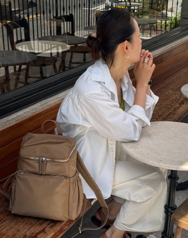 [온라인단독] 브라운 로고장식 나일론 백팩