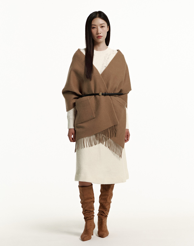 헤지스 액세서리 [Cashmere Blended] 베이지 캐시미어혼방 양면 주머니 숄 머플러 착용컷