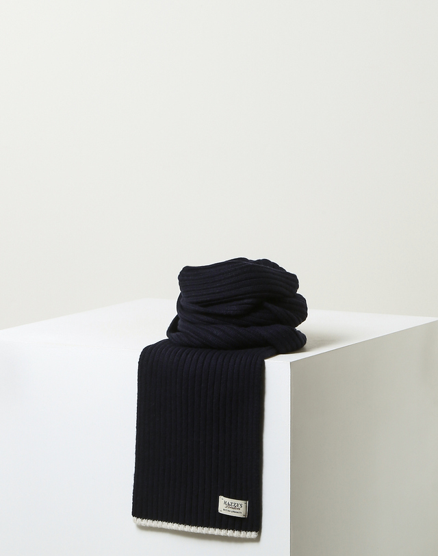 헤지스 액세서리 [Cashmere Blended] 네이비 라인배색 울캐시미어 머플러 진한 네이비 착용컷