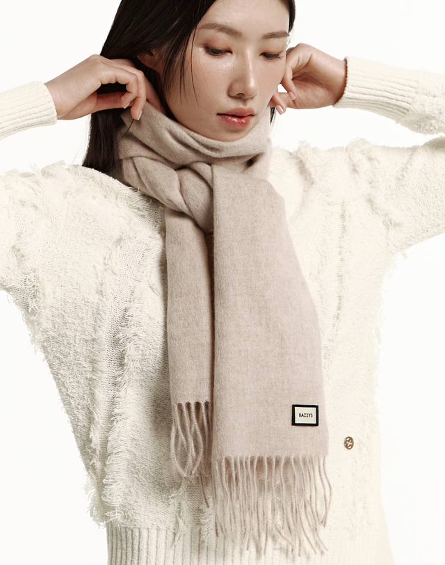 헤지스 액세서리 [Cashmere Blended] 베이지 멜란지 울캐시미어 혼방 머플러 착용컷