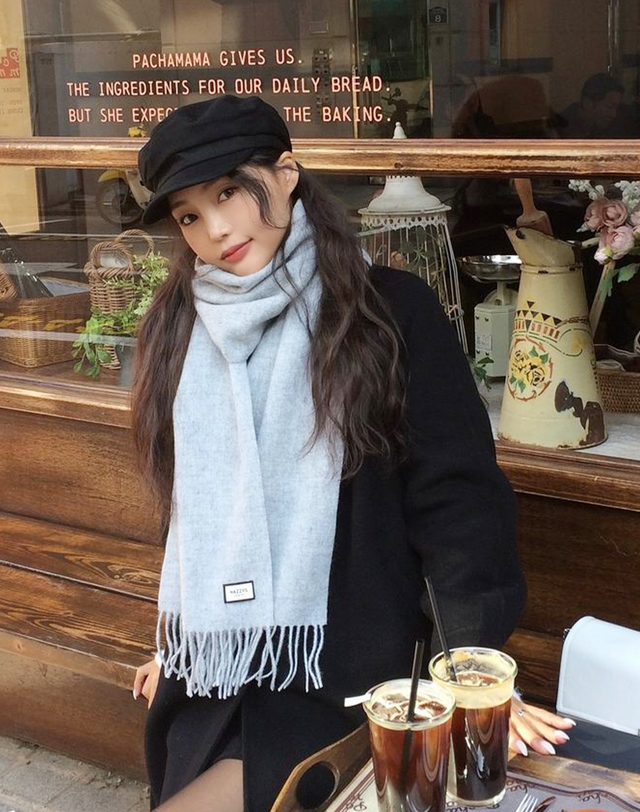 헤지스 액세서리 [Cashmere Blended] 라이트그레이 멜란지 울캐시미어 혼방 머플 밝은 그레이 착용컷