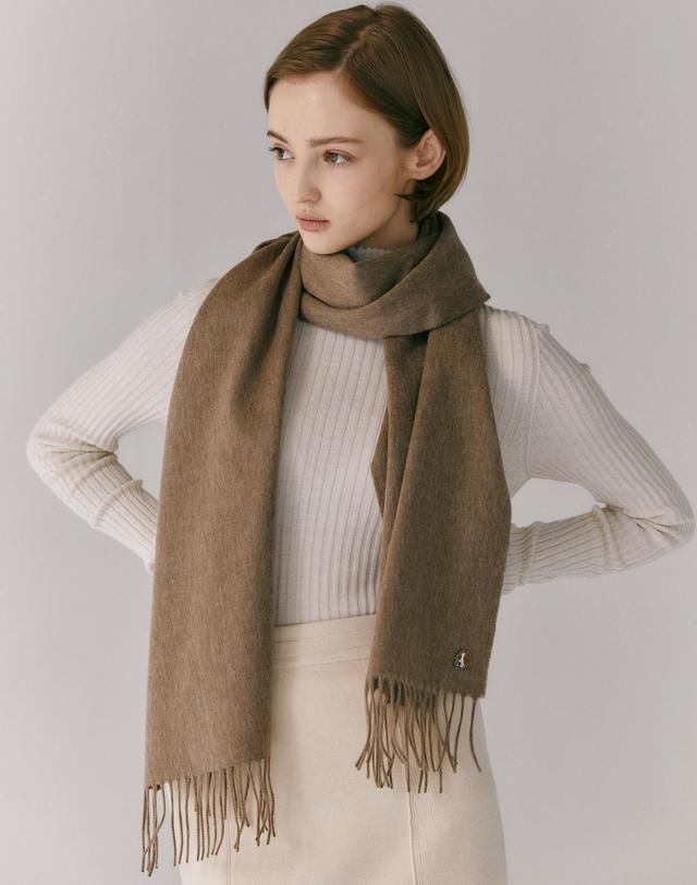 헤지스 액세서리 [Cashmere Blended] 카멜 퍼피자수 울캐시미어혼방 머플러 캐멀 착용컷