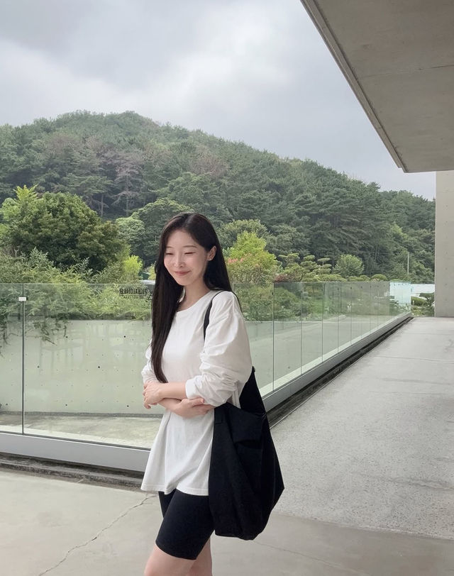 헤지스 액세서리 [HIS] 블랙 단색 나일론 숄더 크로스백 착용컷