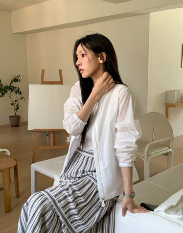 [시어서커]아이보리 하이넥 경량 숏 점퍼