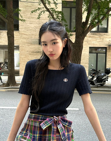 네이비 케이블 퍼피 자수 반소매 스퀘어넥 스웨터