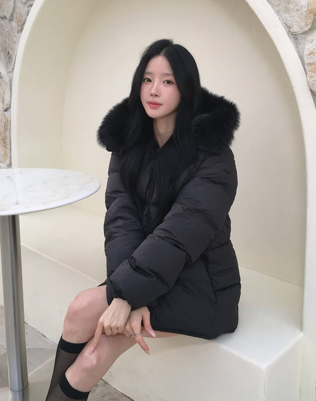 헤지스 여성 [폭스FUR][구스다운]차콜그레이 탈착 카라 하프 중량다운 점퍼 차콜 그레이 착용컷