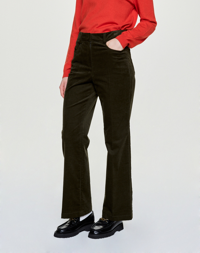 헤지스 여성 [부츠컷]카키 벨벳틴 팬츠 착용컷