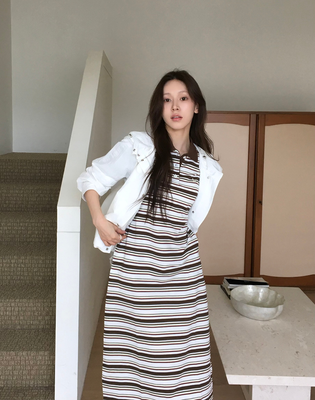 헤지스 여성 멀티 스트라이프 카라 원피스 카키 착용컷
