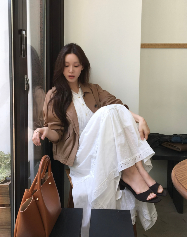 헤지스 여성 경량 헤링턴점퍼 카멜 캐멀 착용컷