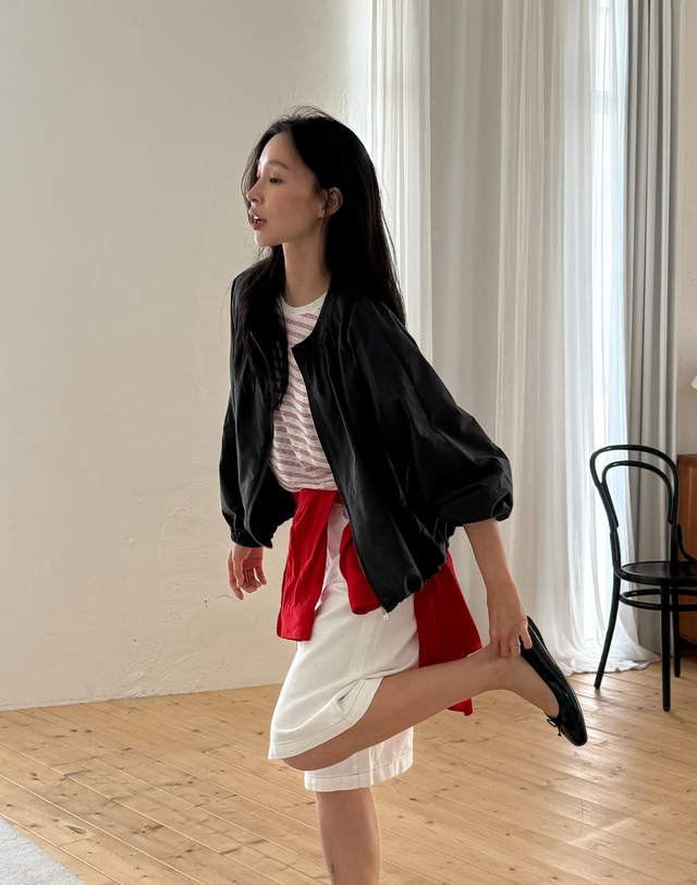 헤지스 여성 [HAVE HAZZYS][EXCLUSIVE] 셔링 블루종 경량 점퍼 다크그레이 진한 그레이 착용컷