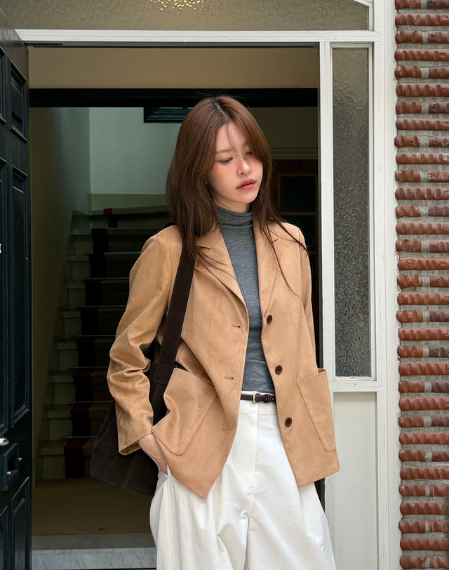 헤지스 여성 [나연미pick] 스웨이드패브릭 테일러드 자켓 베이지