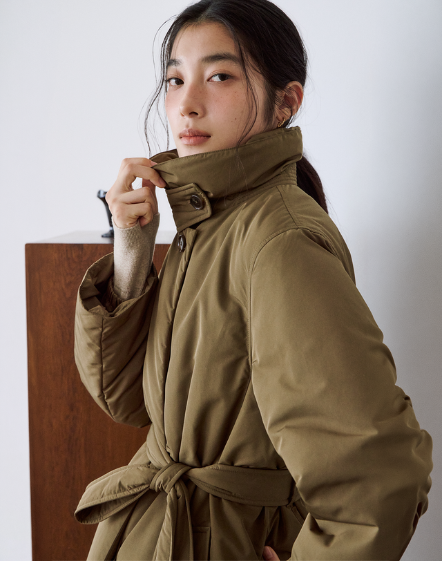 헤지스 여성 [HAVE HAZZYS][EXCLUSIVE] 하이넥 코트형 구스다운 점퍼 카키 상세