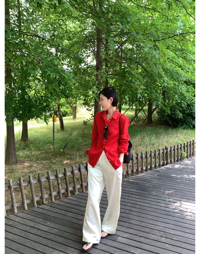 헤지스 여성 레귤러핏 린넨 셔츠 레드 착용컷