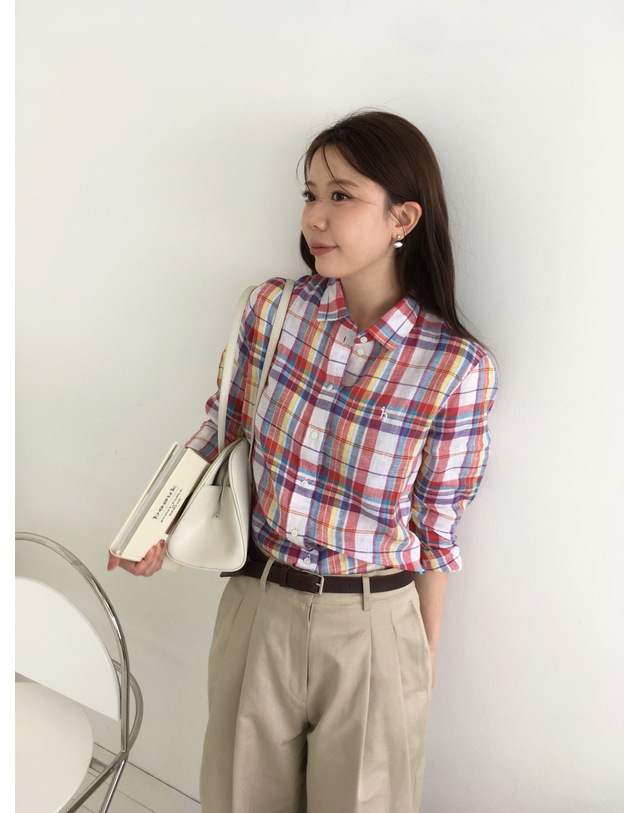 헤지스 여성 린넨 마드라스체크 셔츠 화이트 흰색 착용컷