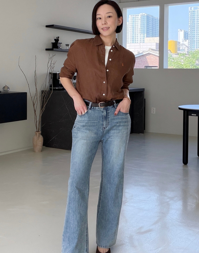 헤지스 여성 레귤러핏 린넨 셔츠 브라운 상세