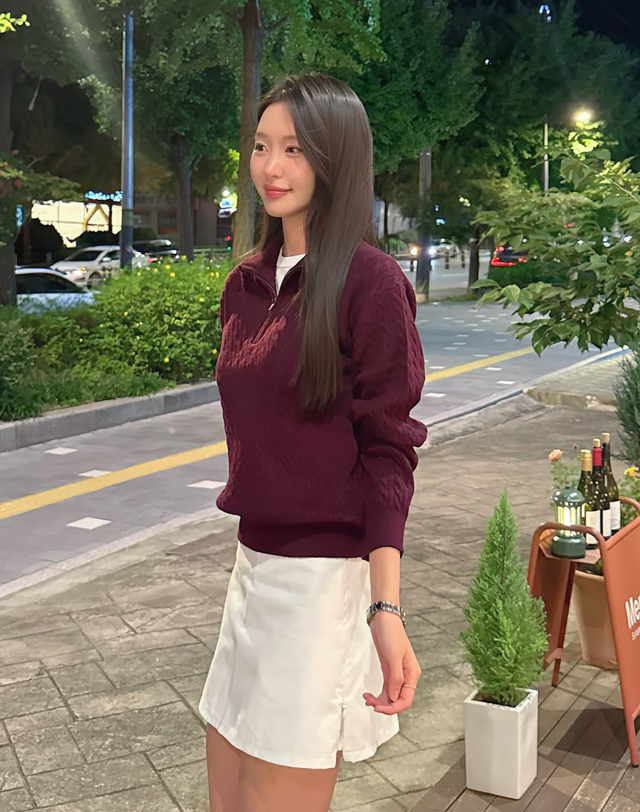 헤지스 여성 케이블 반집업 풀오버 딥버건디 진한 와인 착용컷