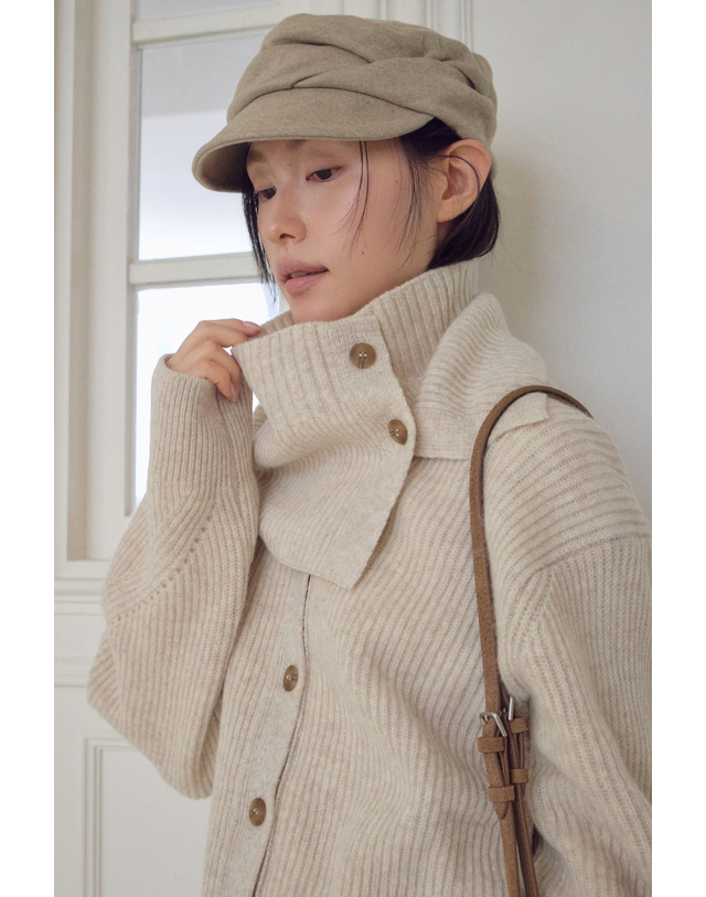 헤지스 여성 [HAVE HAZZYS][EXCLUSIVE] 울100 넥워머set 라운드넥 가디건 아이보리 착용컷
