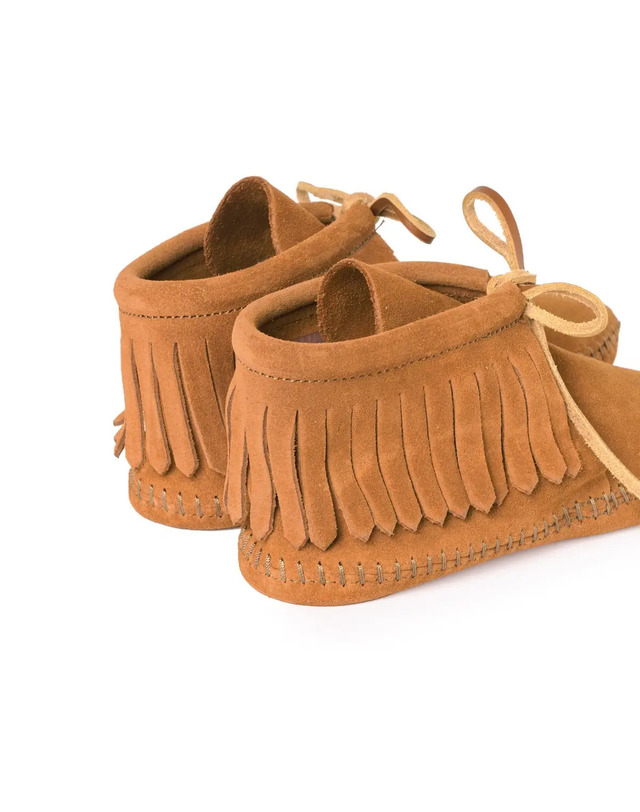 미네통카 [CLASSIC FRINGE SOFTSOLE BOOT] 브라운 여성 프린지 부츠 상세