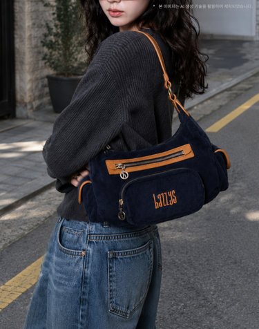 [ONLINE EXCLUSIVE] 네이비 여성 코듀로이 포켓 숄더백
