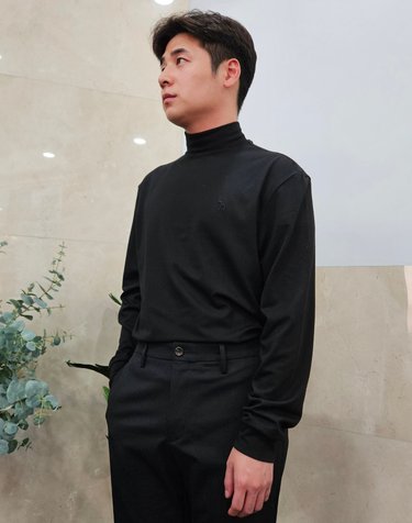 블랙 모크넥 티셔츠