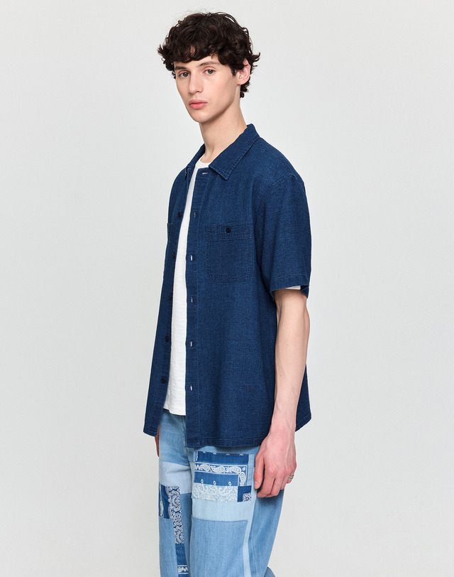 헤지스 남성 네이비 인디고 반팔 셔츠 착용컷