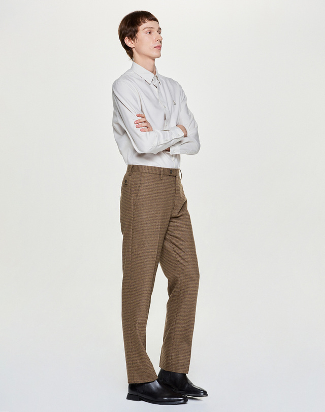 헤지스 남성 아이보리 캐시미어 혼방 셔츠 착용컷