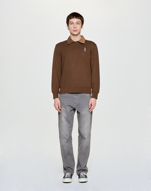 헤지스 남성 [HAZZYS HARRY] 브라운 코듀로이패치 카라 맨투맨 착용컷